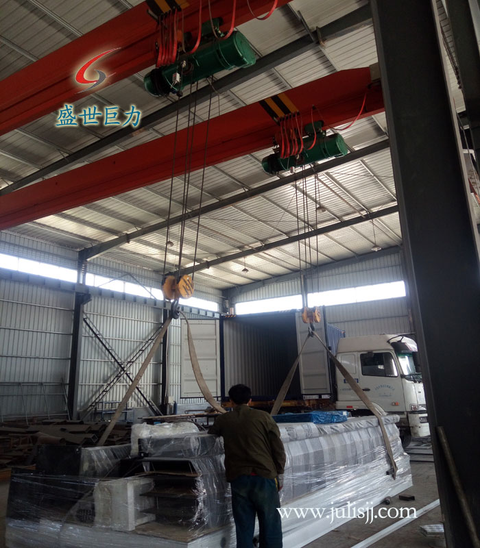 超重液壓升降平臺組合裝車現(xiàn)場 超重液壓升降平臺組合裝車現(xiàn)場