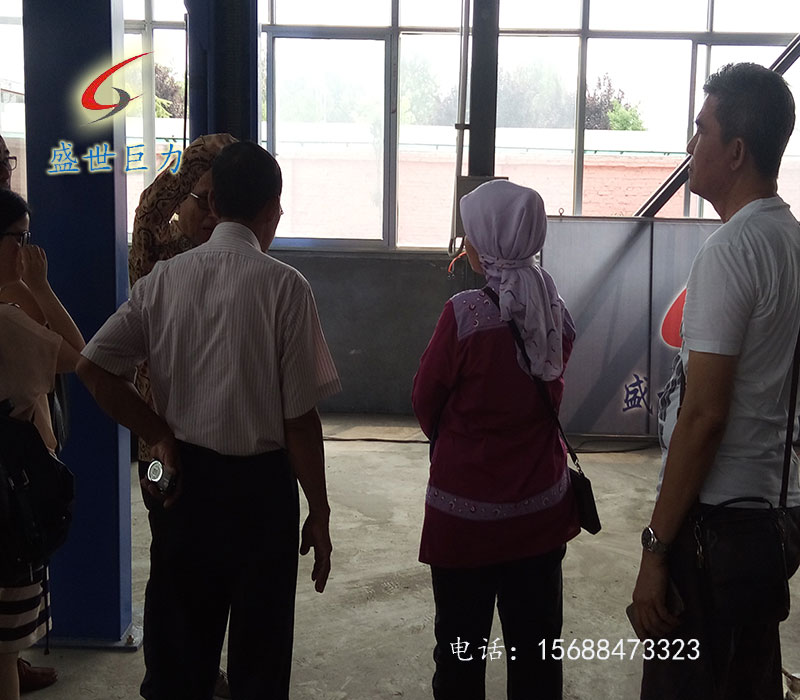 新西蘭客戶考察汽車舉升機