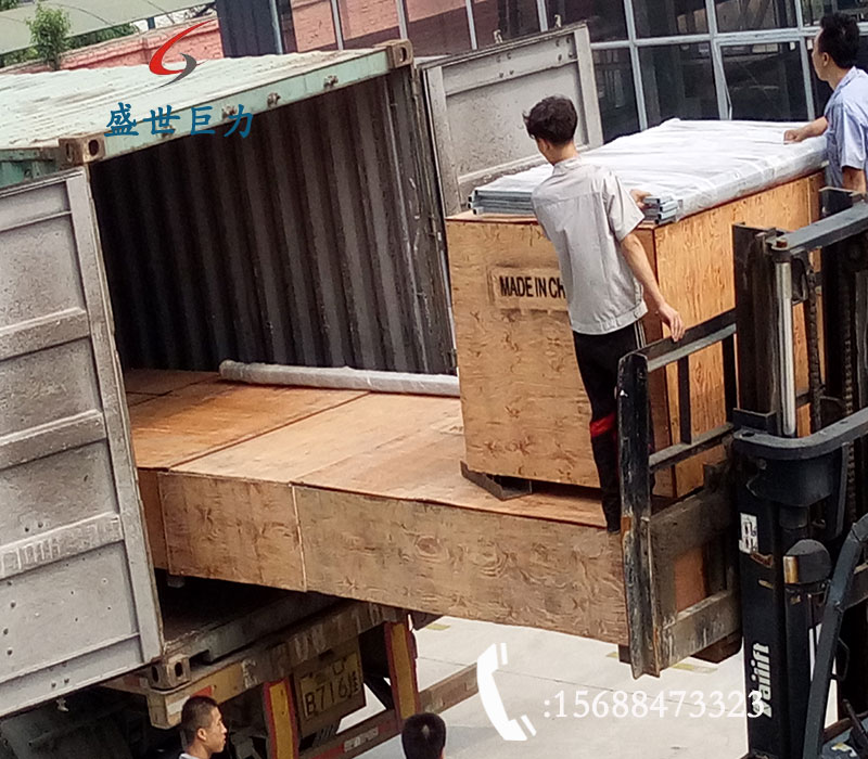 導(dǎo)軌式無障礙升降機(jī)裝車出口中 導(dǎo)軌式無障礙升降機(jī)裝車出口中