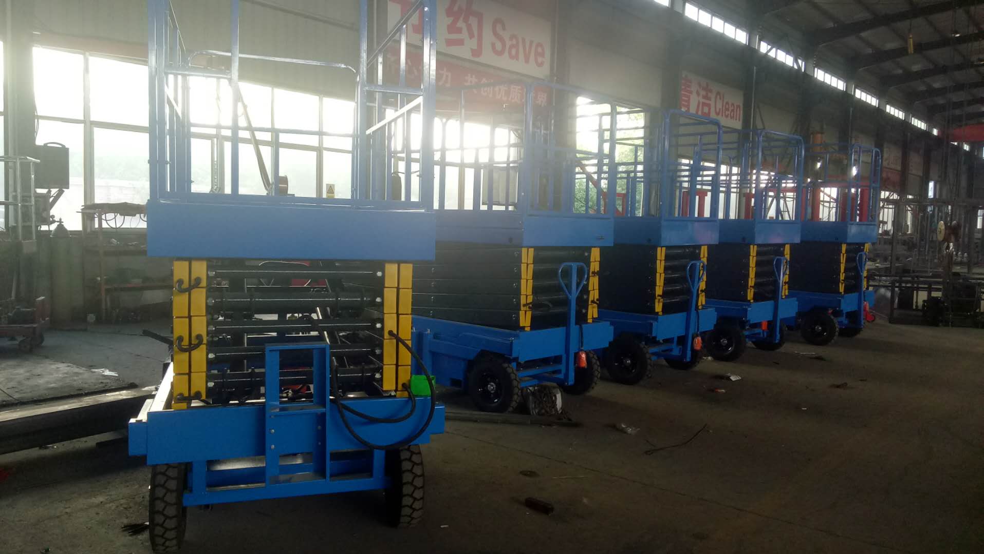 移動(dòng)式液壓升降機(jī)